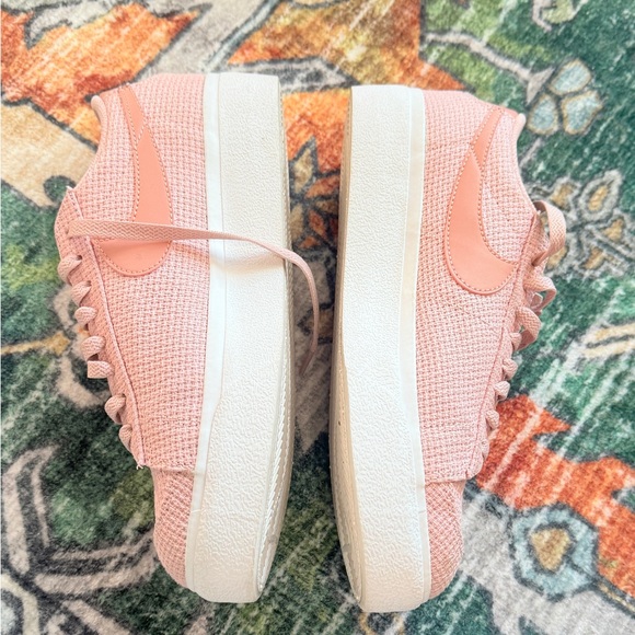 Nike Womens Blazer Low Platform Ess Pink Rose Sneakers Shoes Size 8.5 - Picture 3 of 7